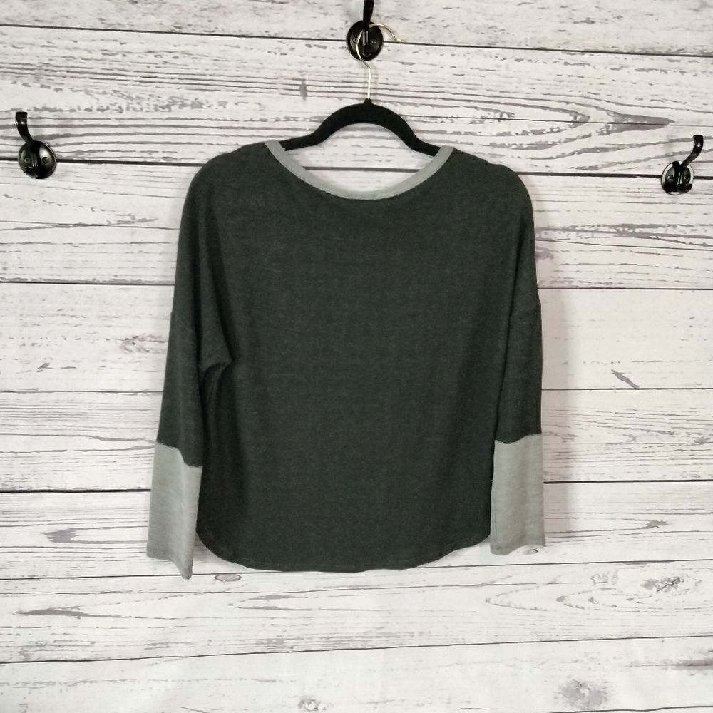 "Rue 21" woman's shirt - Picture 3 of 7